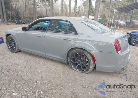 2019 Chrysler 300 300S z USA, uszkodzony, nr VIN 2C3CCABG0KH515720